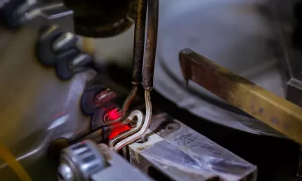 How is a saw blade welded?